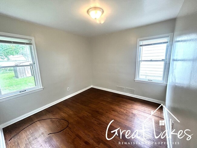 Building Photo - Lovely 2 bedroom/1 bathroom ranch home now...
