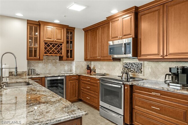 Foto del edificio - 5781 Cape Harbour Dr
