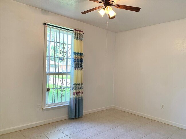 Building Photo - 10803 Sela Ln