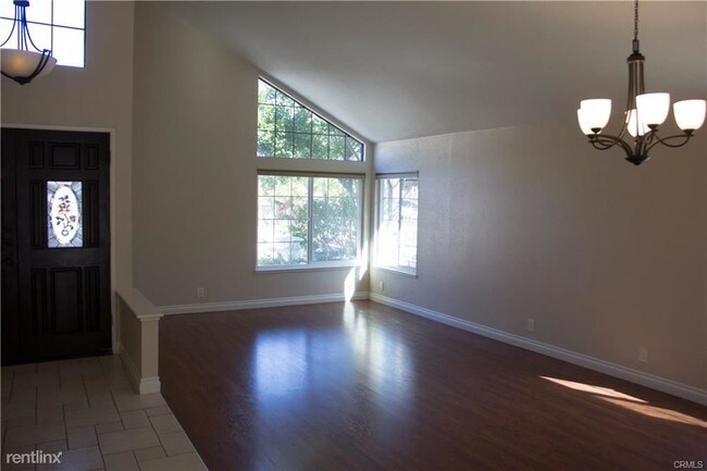 Foto del edificio - 5315 E Big Sky Ln