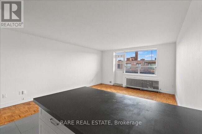 Photo du bâtiment - 3111 Eglinton Ave E