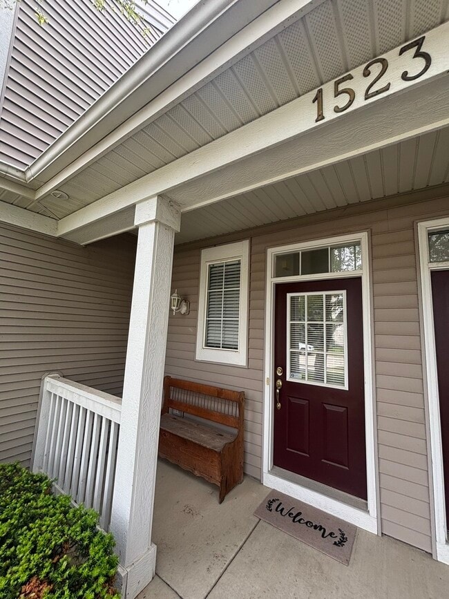 Building Photo - 1523 Grand Dr