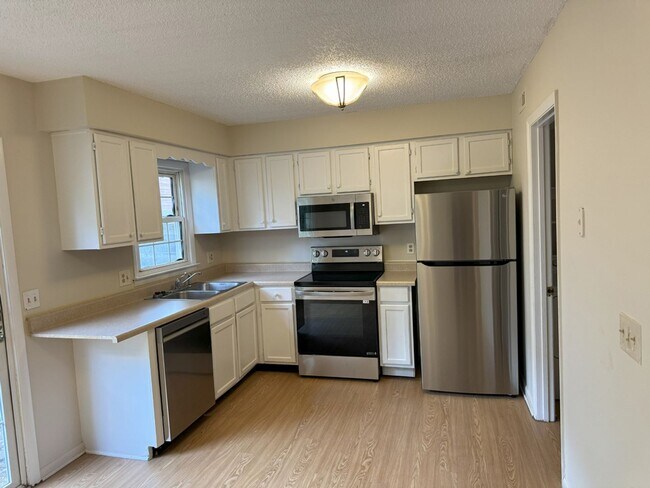 Foto del edificio - Spacious Affordable Townhome