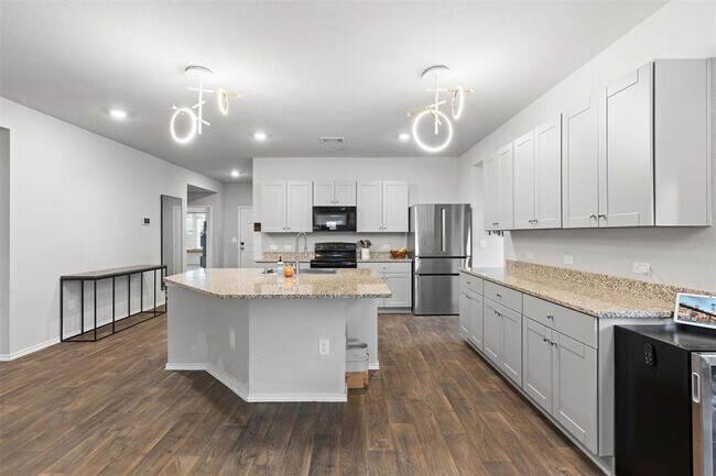 Building Photo - 6021 Roderick Dr