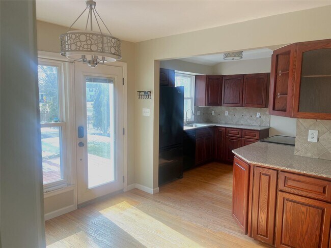 Foto del edificio - 15859 Buckingham Ave