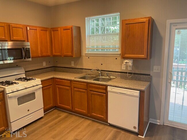 Building Photo - 4014 Carisbrook Dr
