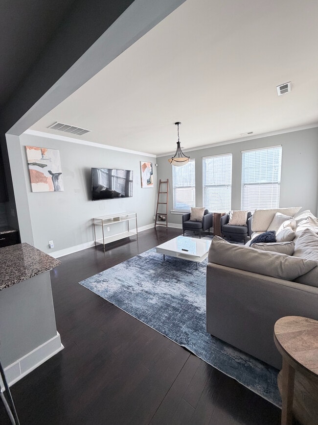 Building Photo - Room in House on Double Oaks Rd