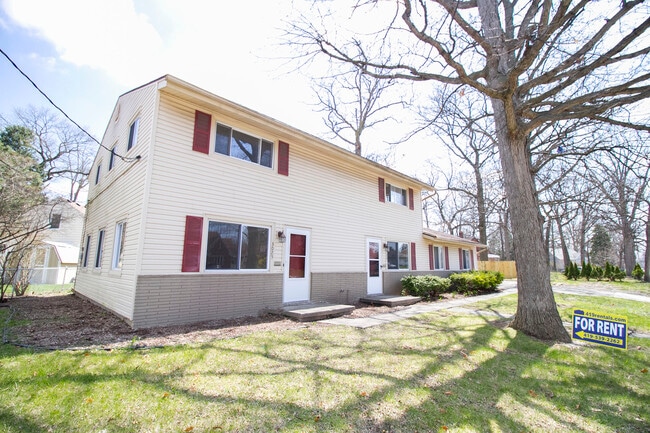 Building Photo - 3025 S Byrne Rd