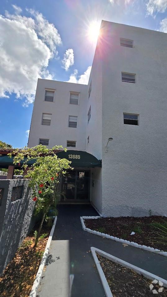 Building Photo - 13685 NE 10th Ave