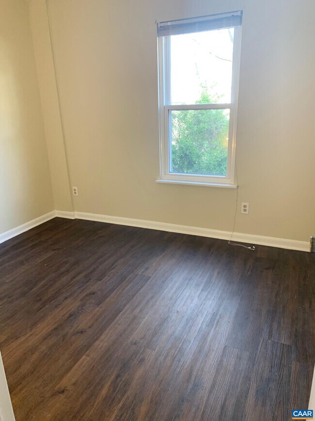 Foto del edificio - 1008 Elliott Ave