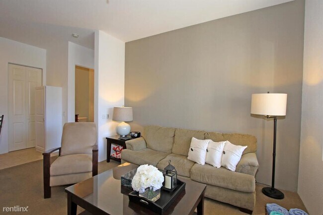 Building Photo - 1 br, 1 bath House - 50630 Santa Rosa PLZ #8