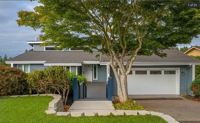 Building Photo - Contemporary 4 Bedroom Home With Spectacul...