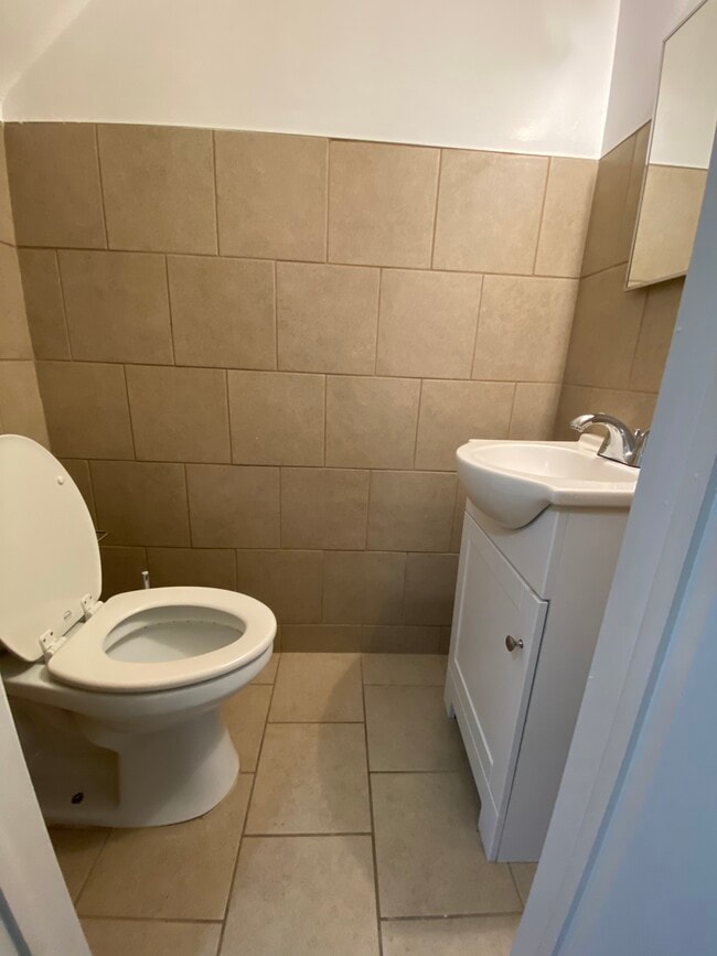 Half bath - 736 Myrtle Ave