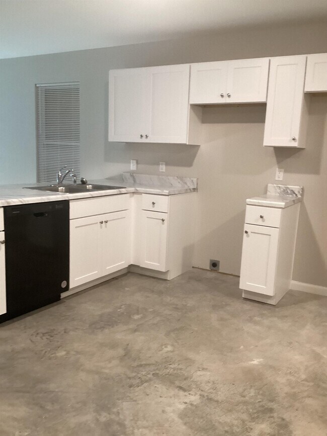 Foto del edificio - 4367 Suncrest Dr