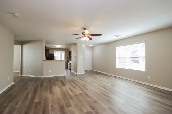 Building Photo - 9844 Hyacinth Way
