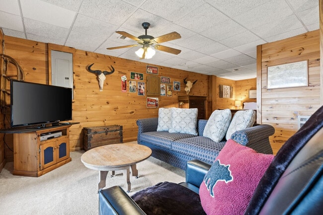 Building Photo - 120 Hummingbird Way