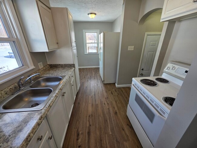 Building Photo - 1047 Yukon Ave