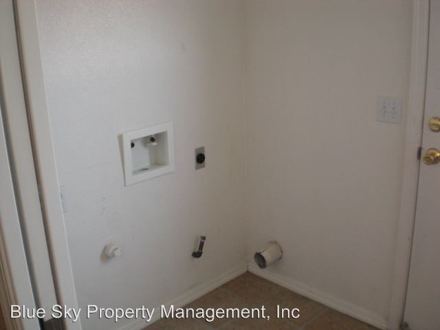 Building Photo - 340 E Kanai Ave