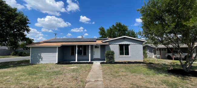 Building Photo - 2739 W Woodlawn Ave