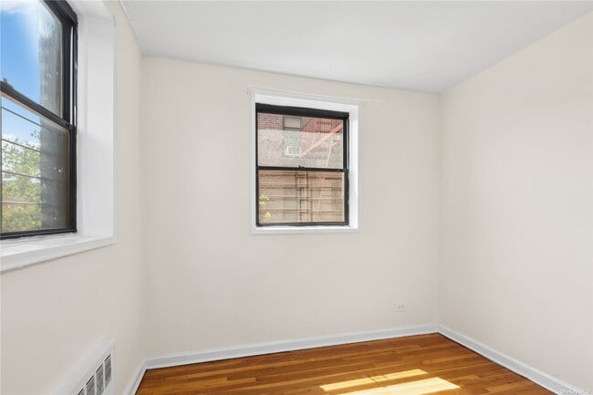 Building Photo - 139-21 85th Dr
