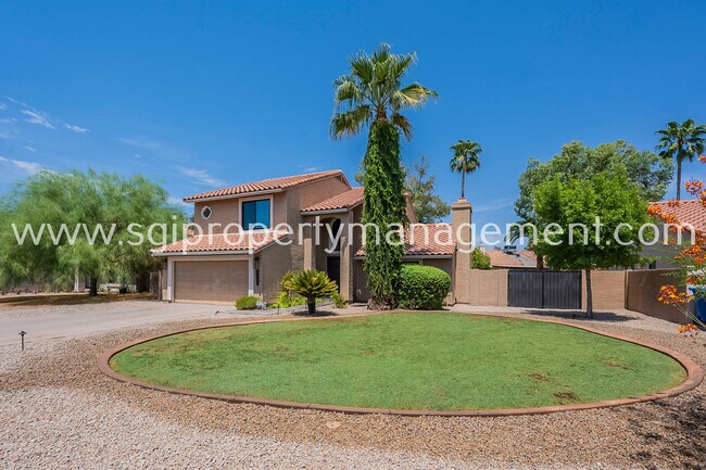 Building Photo - 5544 E Paradise Ln