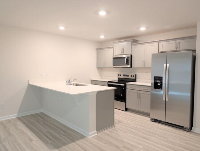 Foto del edificio - Spacious 4-bedroom, 3-bath home in Penning...