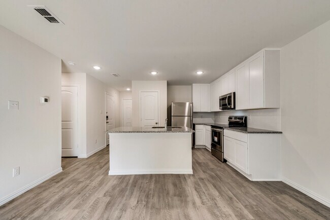 Building Photo - 533 Dunbar Ave