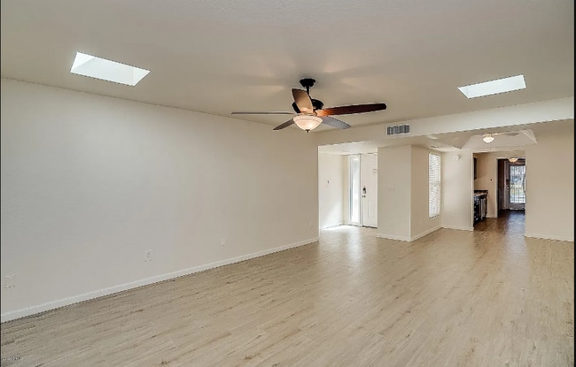 Building Photo - 606 E Colgate Dr