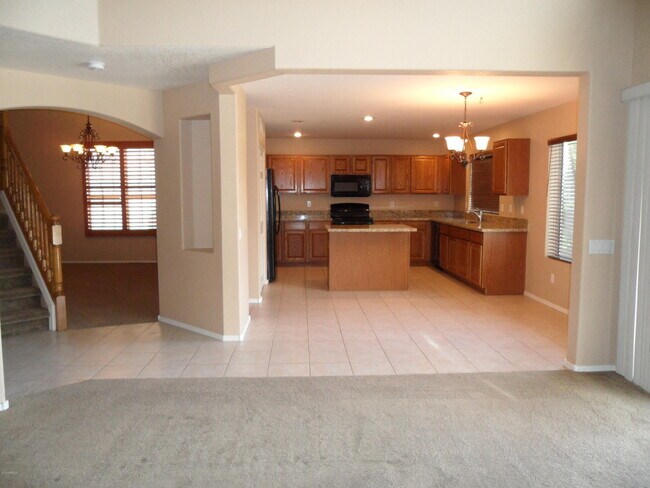 Building Photo - 687 S Sahuaro Dr