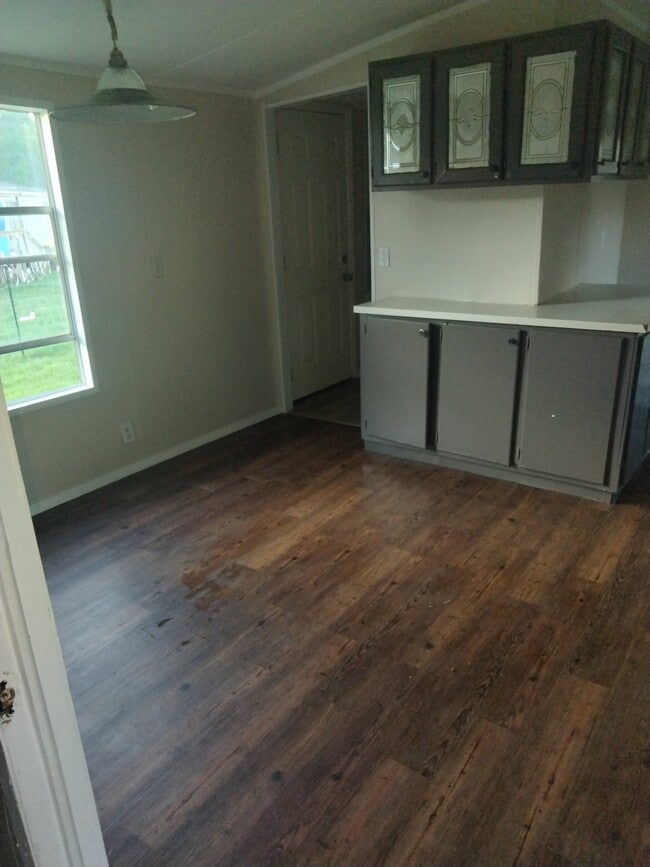 Building Photo - 104 Forest Creek Ln