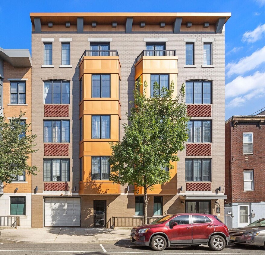 Primary Photo - 517 Jackson St