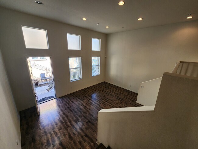 Frosted windows allow light in but provided added privacy - 5315 Pacific Terrace