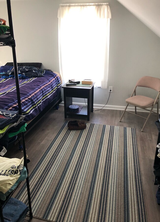 51 High St Unit B, Uxbridge, MA 01569 Condo for Rent in Uxbridge, MA