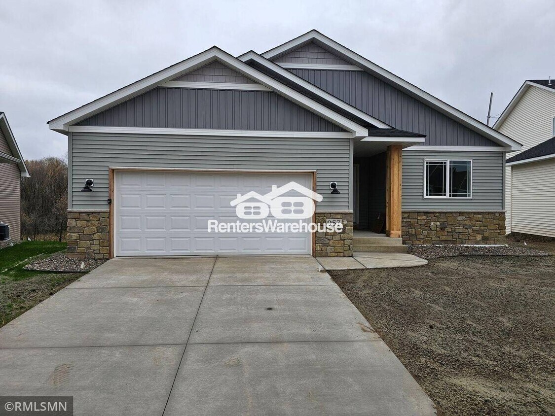 Foto principal - 975 45th Ave NE
