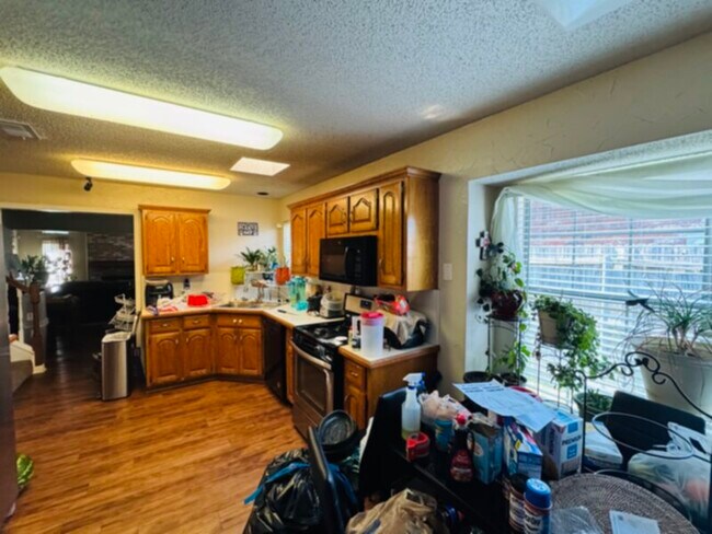 Foto del edificio - 912 Haverstraw Pl