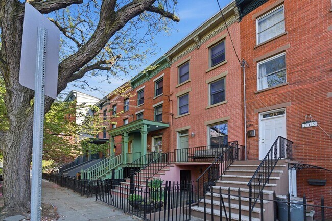 Foto del edificio - 211 4th St