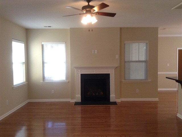 Foto del edificio - 6335 Hove Rd