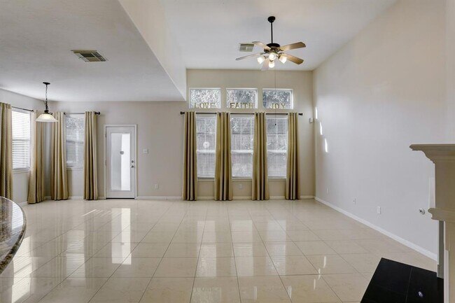 Foto del edificio - 16906 Bird Creek Dr
