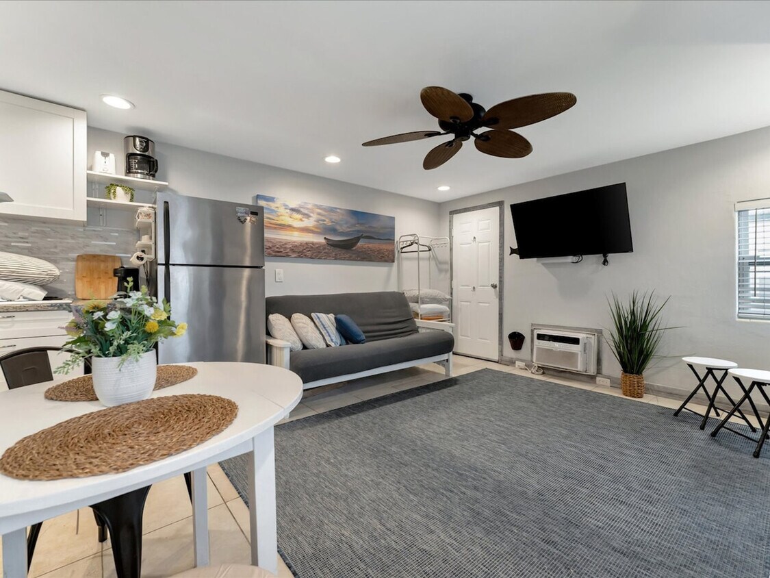 Foto principal - 483 E Shore Dr