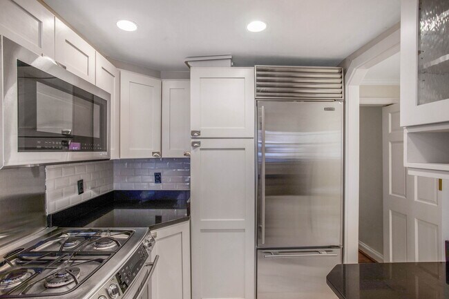 Building Photo - 1333 27th St NW