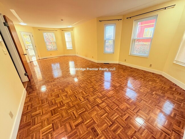 Foto del edificio - 10 Packard Ave