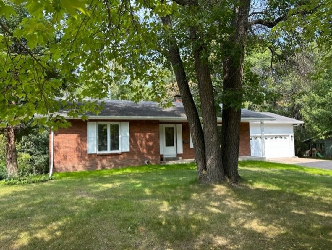 Primary Photo - 3 Bedrooms, 2 Bathrooms Single Family Home...