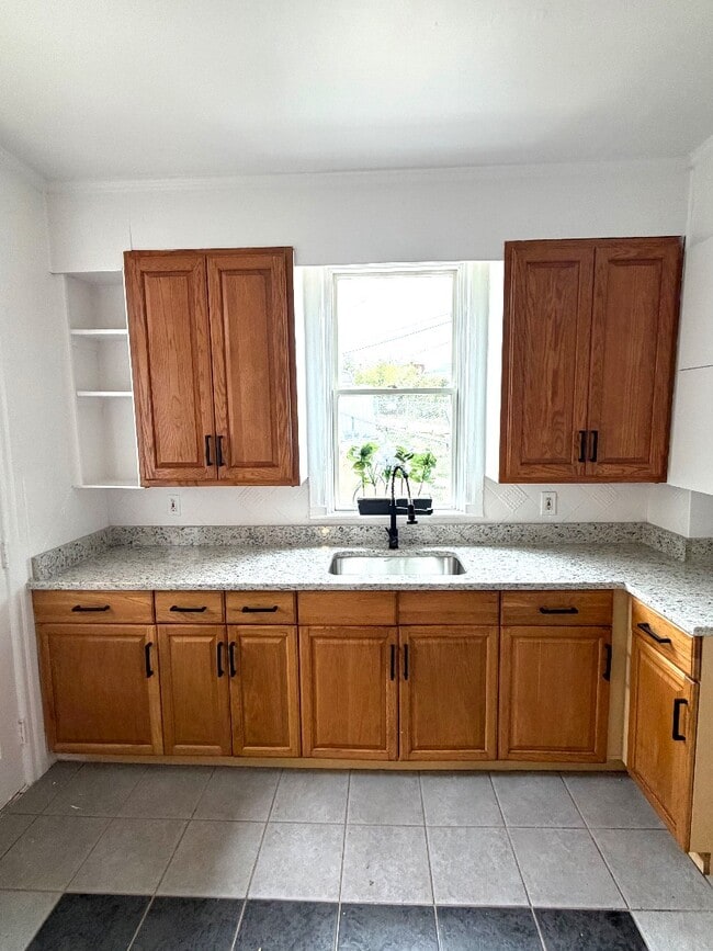 Building Photo - 607 Salem Ave