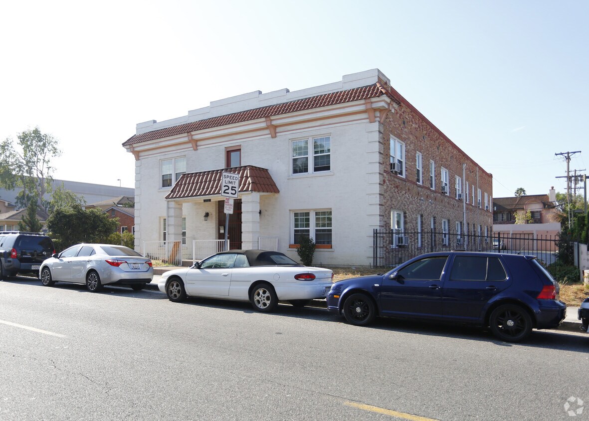 Building - 212 W Palmer Ave