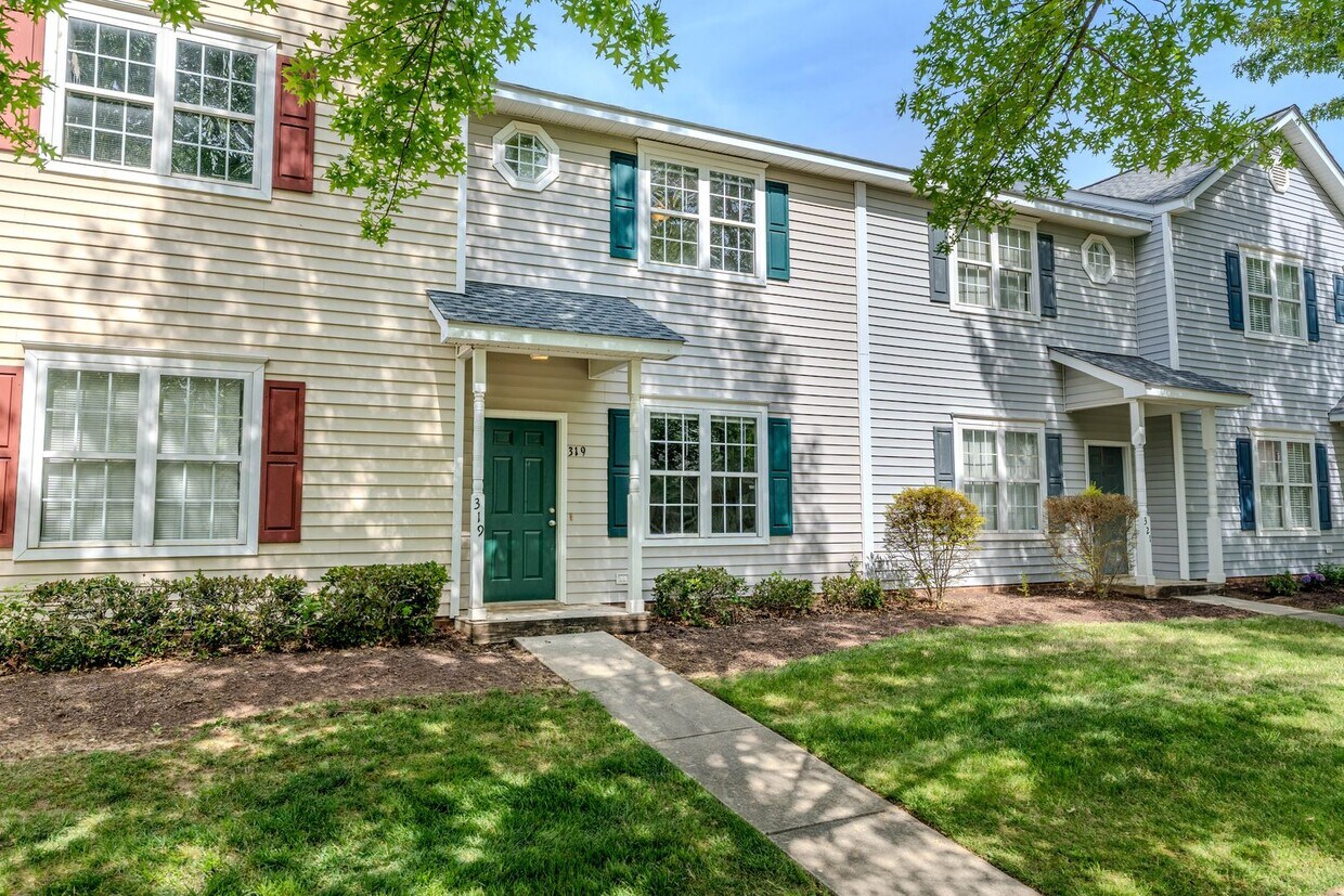 Primary Photo - Renovated 2 bed 2.5 bath townhome in Holly...