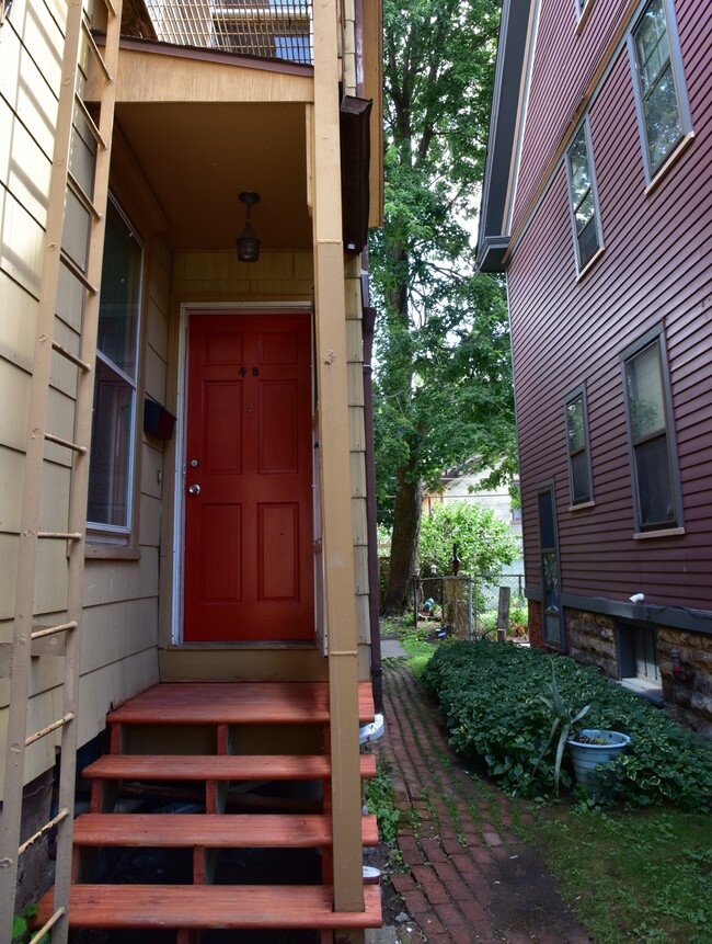 4B porch - 4 Eagle St