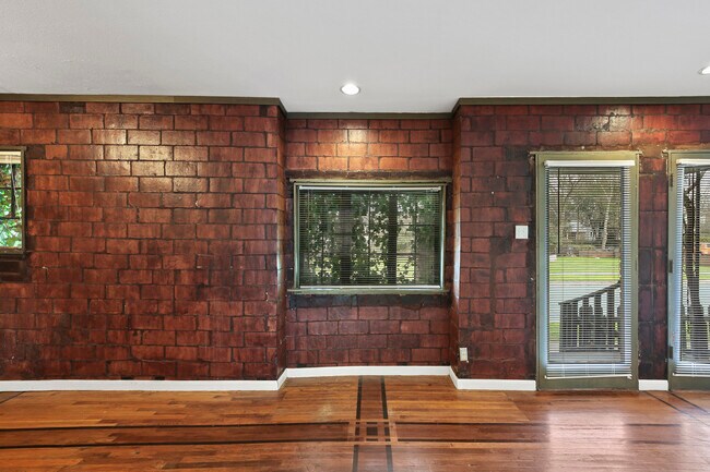 Building Photo - 405 N Prairie Ave