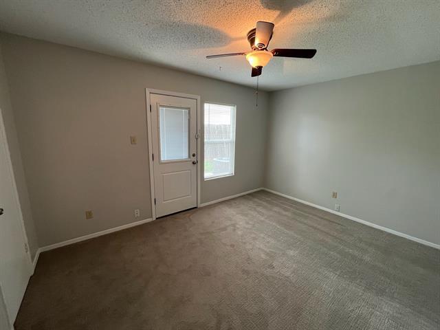 Foto del edificio - 4919 Lovell Ave