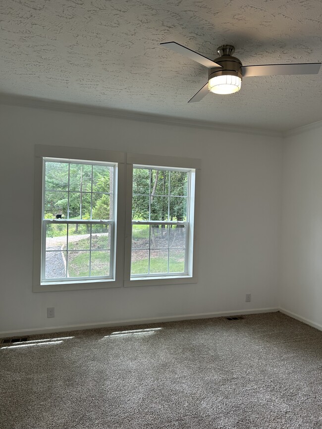 Master Bedroom - 203 Ridgedale Dr