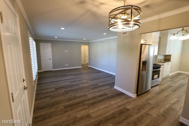 Building Photo - 3 br, 2 bath House - 1036 Second Ave